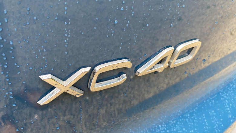 Volvo XC40 2.0 B4P Plus Dark 5dr Auto Petrol Estate